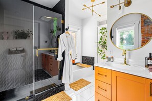 Jungalow | Bathroom | Rainfall showerhead, eco-friendly toiletries, hair dryer, towels - Jungle House Urban Lofts - Short North & Convention Center (Columbus)