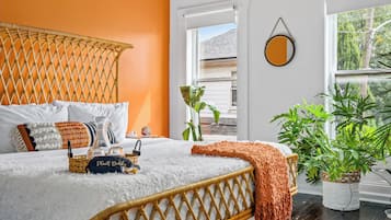 2 bedrooms, Egyptian cotton sheets, premium bedding, memory-foam beds