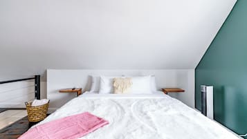 2 bedrooms, Egyptian cotton sheets, premium bedding, memory foam beds