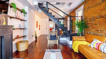 Smart TV, Netflix, Hulu, books