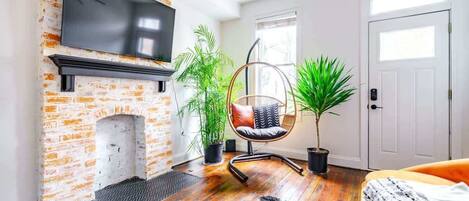 Smart TV, Netflix, Hulu, books