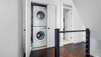 Casa de diseño, 2 habitaciones, no fumadores, baño privado | Lavandería
