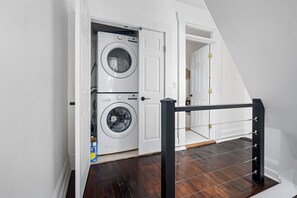 Design-talo, 2 makuuhuonetta, tupakointi kielletty, oma kylpyhuone | Pesulapalvelu