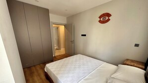 2 habitaciones y tabla de planchar con plancha 