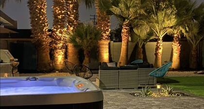 Las Vegas Getaway!! Sleeps 10+ King Bed. Jacuzzi. Open Layout