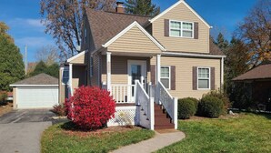A two-story house with a front porch, a garage, and a well-maintained lawn. - Amazing 3 bedroom home, perfect for families! (Glendale)