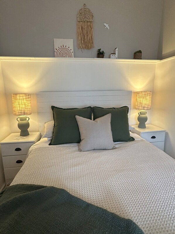 2 عدّة غرف نوم ومكواة/لوح كي وواي فاي مجانًا وملاءات أسرّة