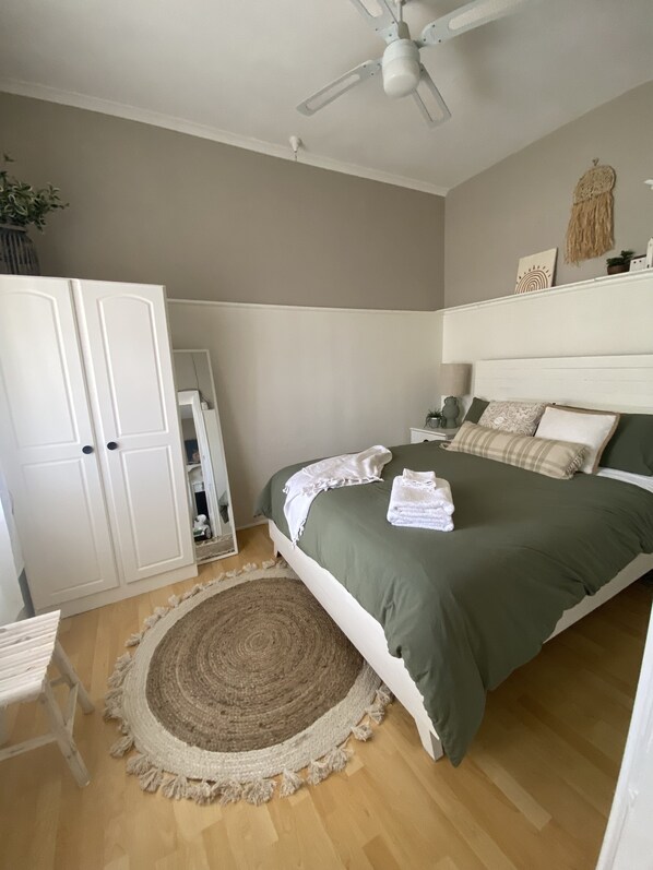 2 chambres, fer et planche à repasser, Wi-Fi gratuit, draps fournis