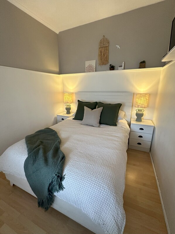 2 chambres, fer et planche à repasser, Wi-Fi gratuit, draps fournis