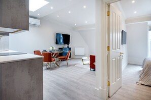 Interior - Marble Arch Suite 9-Hosted by Sweetstay (London)