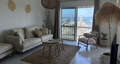 Comfortable apartment front of the multi activities MARINA & MOOREA View