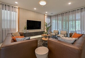Smart TV - Spacious 7-bedroom home in Kissimmee, perfect for family getaways! (Kissimmee)