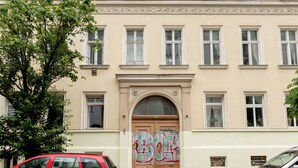 A multi-story building with a classic architectural style, featuring a central arched entrance and multiple windows. - Central and quiet design apartment Berlin (Berlin)