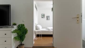 2 soverom, skrivebord, strykejern/-brett og wi-fi (inkludert)