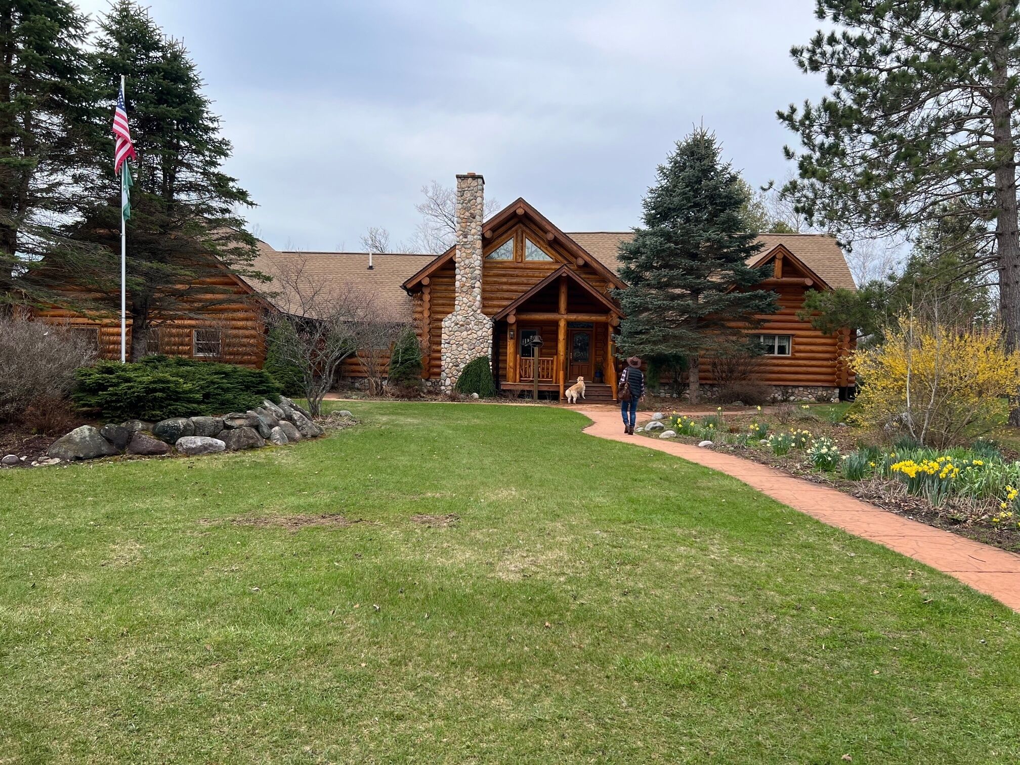 Montana built Log Cabin on 38 acres tranquil & gorgeous views 60 ft from river 