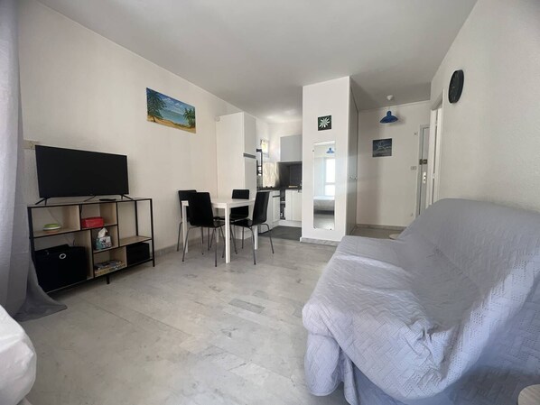 Living area - AGREABLE STUDIO AU CENTRE PORT (LE CAP D AGDE)