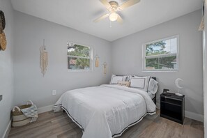 2 bedrooms, iron/ironing board, WiFi - Boho Villa B (Tampa)