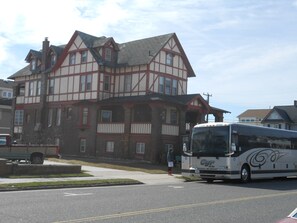 Exterior - Mega-Mansion 14 Bedrooms 9+ Baths @12th & Central, Sleeps 15--46 Guests, A/C (Ocean City)