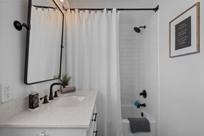 Hårtørrer, håndklæder, Sæbe, Shampoo