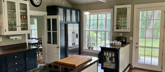 -Private renovated farmhouse  along the Hudson surrounded by State Park Land