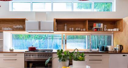 Eclectic Family Home Minutes to Bondi Beach