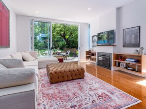 Smart TV - Eclectic Family Home Minutes to Bondi Beach (Bondi Beach)