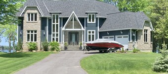LUXURY LAKEHOUSE  