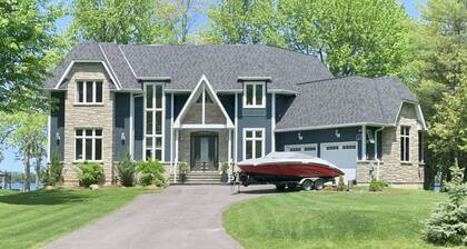 LUXURY LAKEHOUSE
