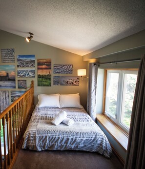 2 bedrooms, desk, iron/ironing board, travel crib