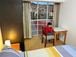 3 chambres, fer et planche à repasser, Wi-Fi gratuit, draps fournis