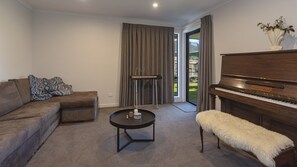 Interior - Modern Mapua Holiday Home (Mapua)