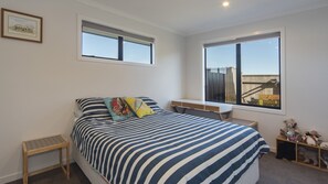 3 bedrooms, desk, iron/ironing board, WiFi - Modern Mapua Holiday Home (Mapua)