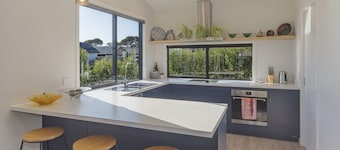 Modern Mapua Holiday Home