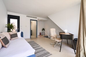 4 habitaciones, tabla de planchar con plancha, internet y ropa de cama 