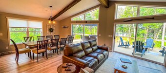 New Castle Rock Lakefront Getaway w hot tub and boat slip