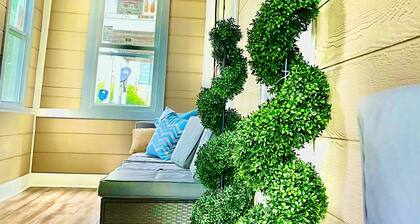 Mins from MGM, Downtown springfield, Mercy and Baystate Medical center.