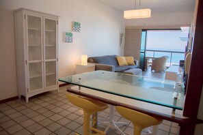 Una televisión de pantalla plana