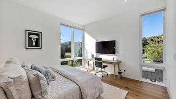 5 quartos, cofres nos quartos, ferros/tábuas de passar roupa