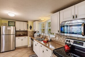 Wasserkocher mit Kaffee-/Teezubehör