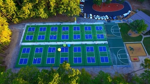 Sports court - Down to a Tee! On Desoto (Hot Springs)