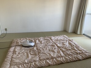 3 chambres, bureau, Wi-Fi gratuit, draps fournis