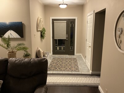 Prime Location. 4 Bedroom House Sleeps up to 9. Close to Amusement Park.2 Baths.
