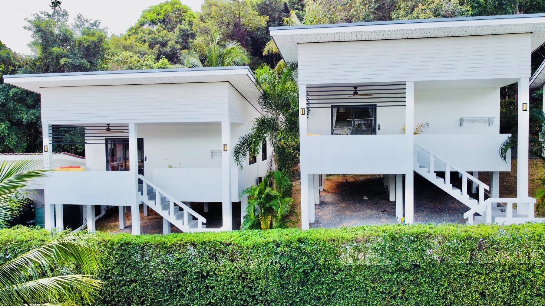 Caja de seguridad en la habitación y escritorio 