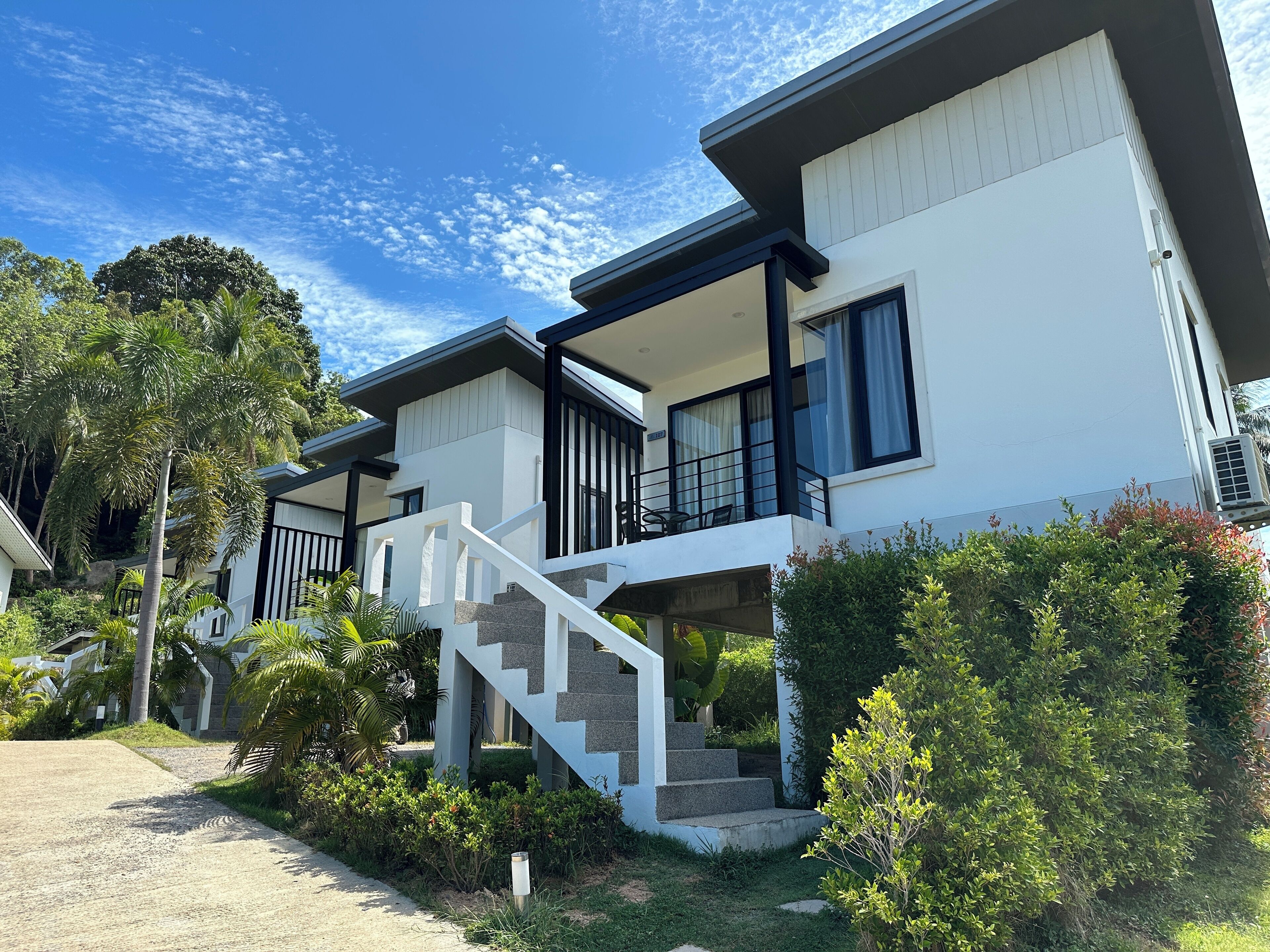 Caja de seguridad en la habitación y escritorio 