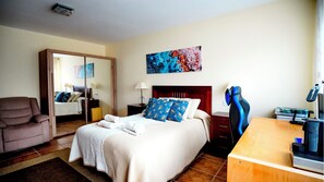 6 Schlafzimmer, Schreibtisch, Bügeleisen/Bügelbrett, kostenloses WLAN