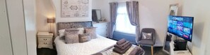 2 bedrooms, iron/ironing board, WiFi, bed sheets