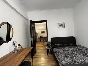 1 habitación, tabla de planchar con plancha, wifi y ropa de cama 