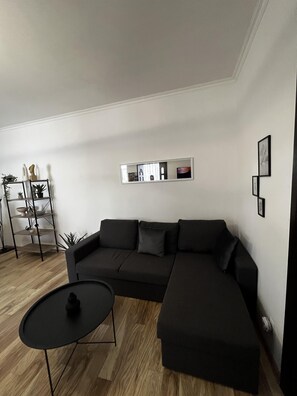 TV - Opera Apartment Sleeps 4 with Patio (T'bilisi)
