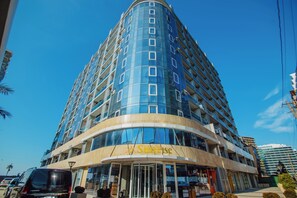 Exterior - Batumi Studio - Rooftop Pool & Sleeps2 (Batumi)