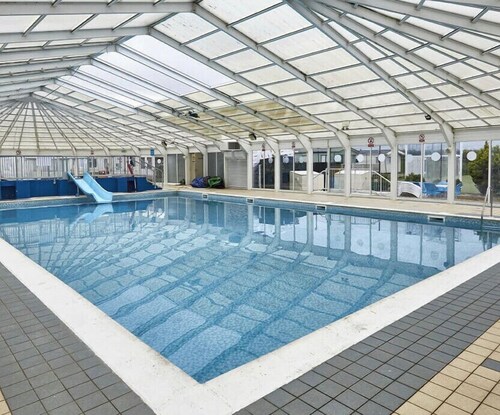 pets go free family 3 Bed Caravan with Decking